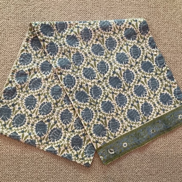 Pottery Barn Floral Block Print Table Runner - Picture 1 of 3